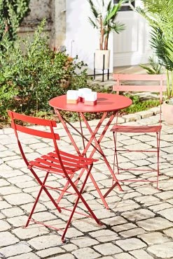 Fermob Table De Jardin Ronde Pliante En Acier Rouge Piment - Bistro -SEMA design Boutique 52011 amb jardin2022 0675 hd